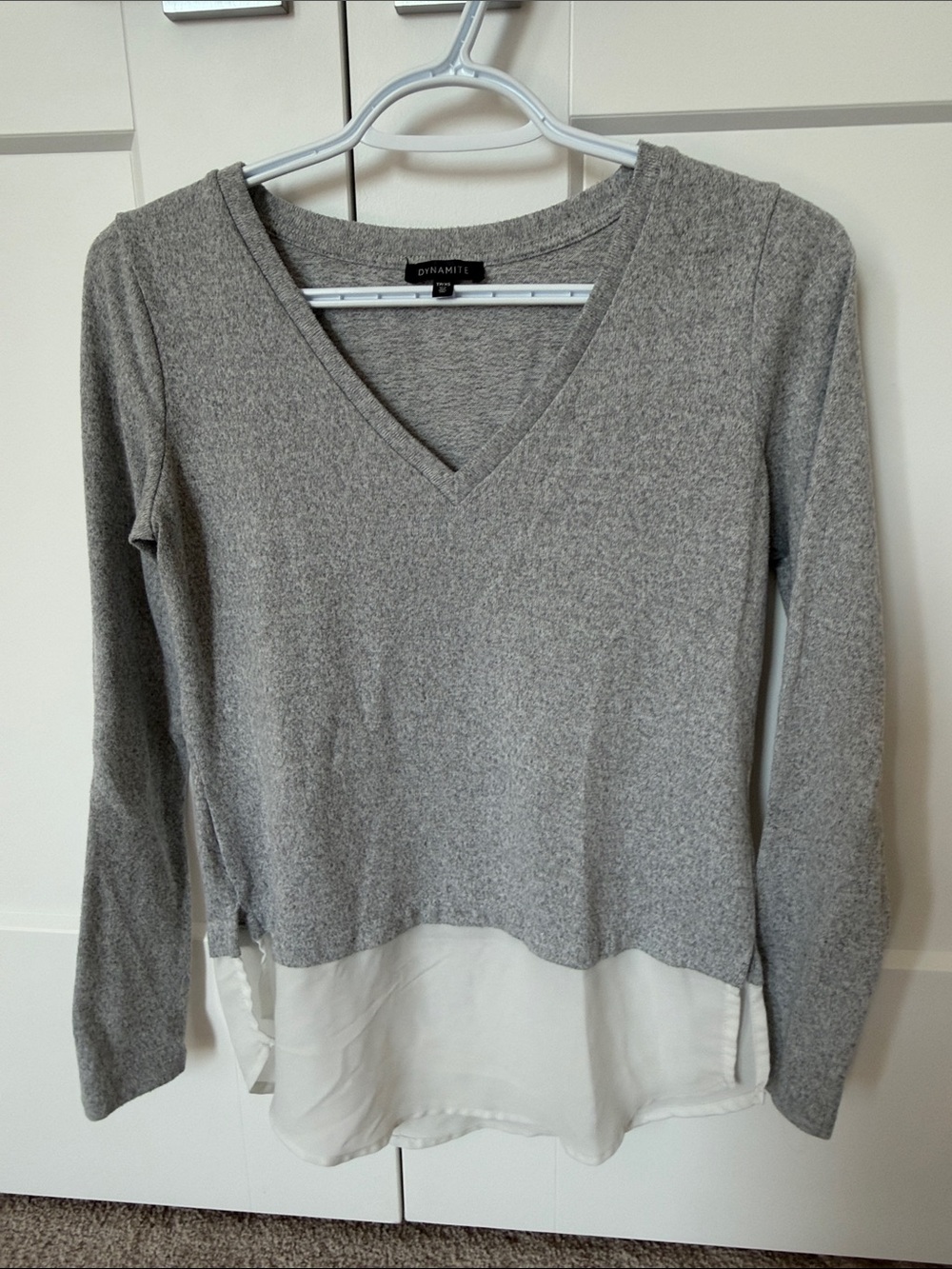 Dynamite Gray V-Neck Long Sleeve Top with Cream Layered Hem